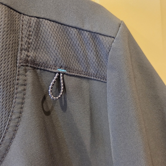 ‼️3/$30‼️Scrubstar Performance Scrub Top Large Gray Zippered Pocket V Neck - Picture 3 of 13